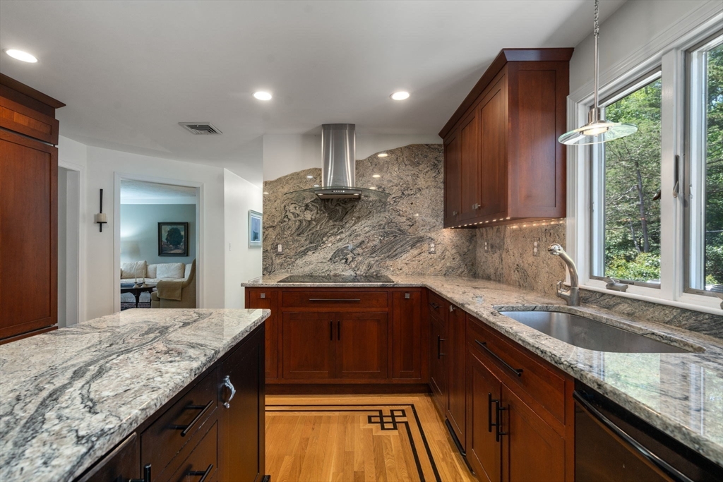 8 Ringbolt Road Hingham, MA 02043 - Photo 8 of 40