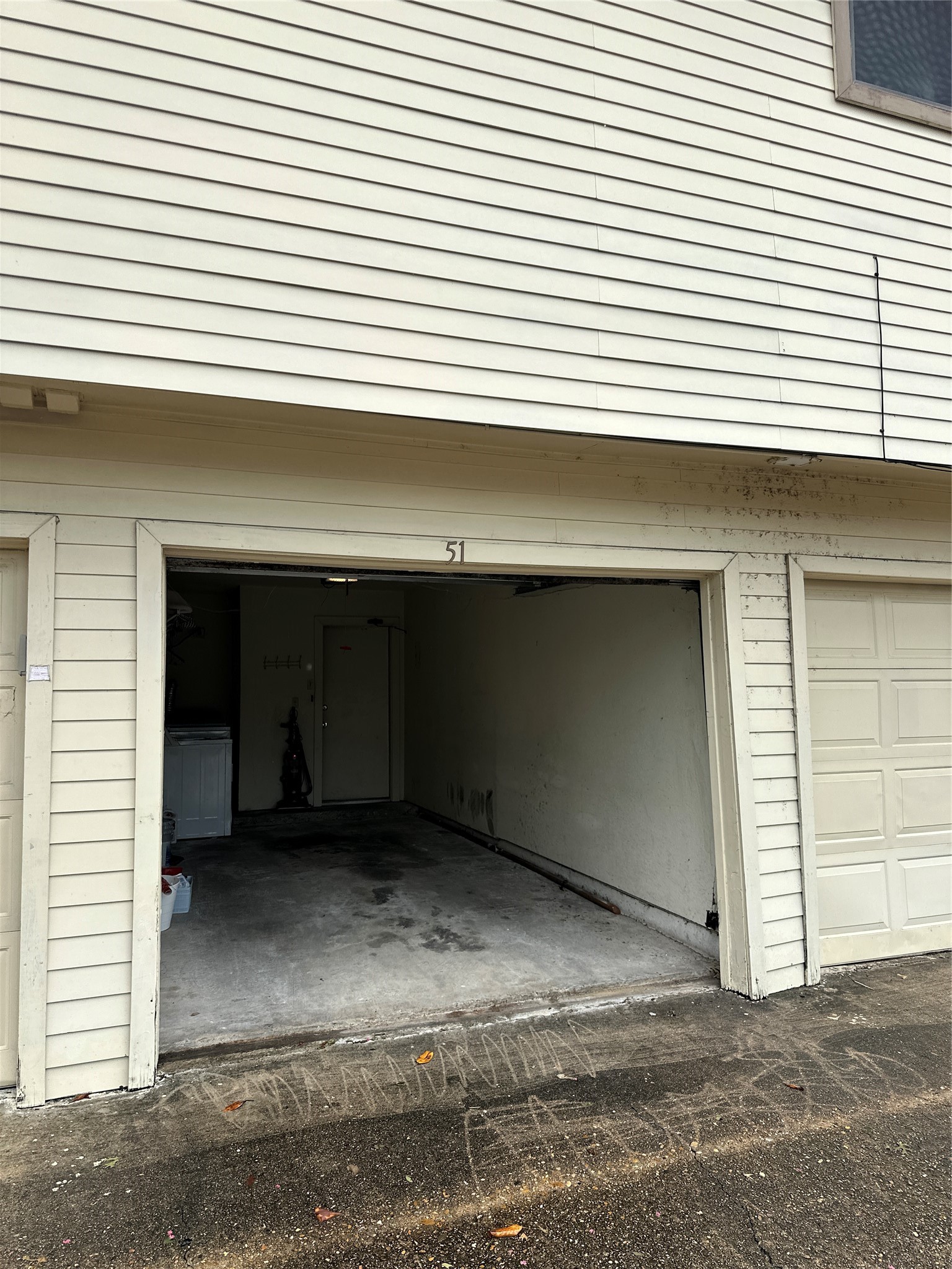 2425 Holly Hall Street, Unit 51C Houston, TX 77054 - Photo 10 of 10 a view of a garage
