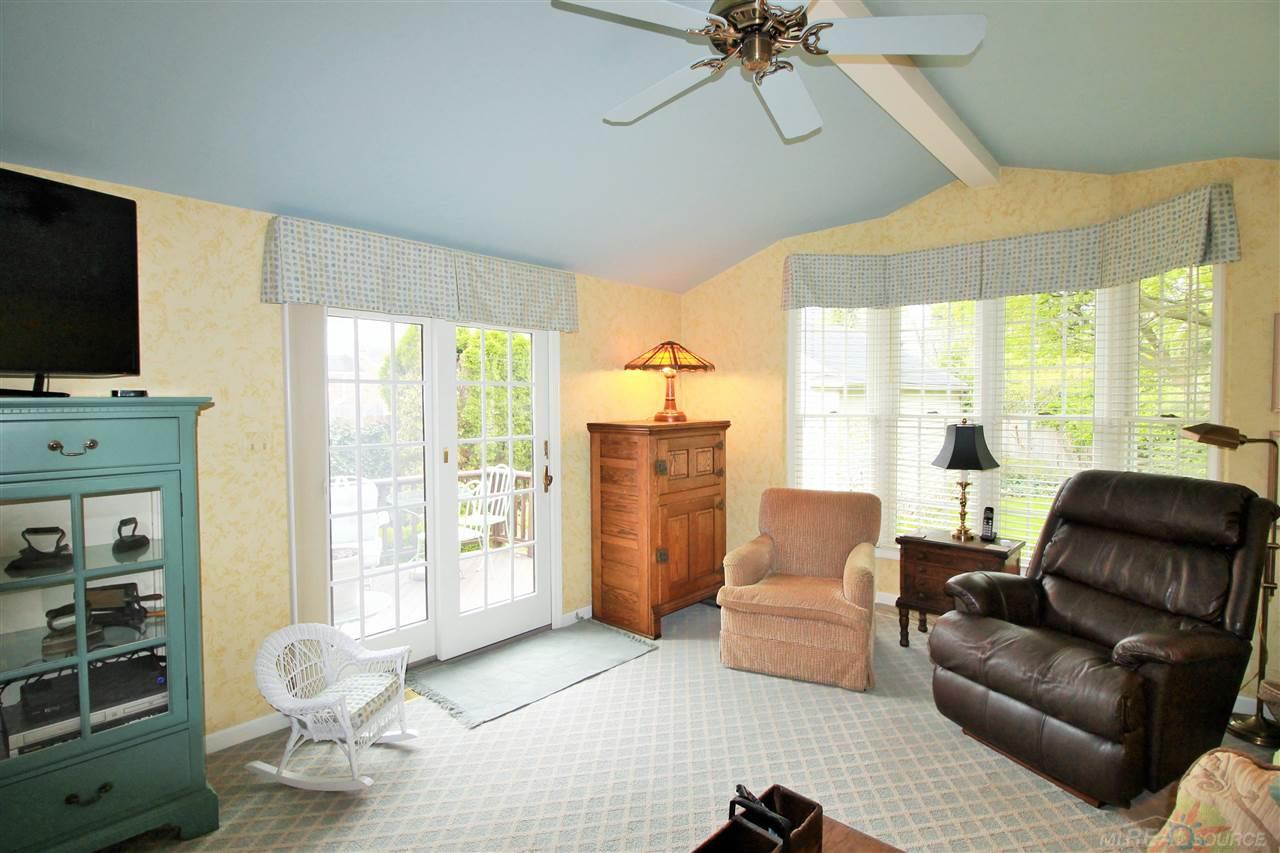 307 McMillan Road Grosse Pointe, MI 48236 - Photo 13 of 48 50010881-12.JPG