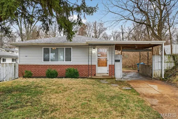 $245,000 | 212 Lakeside Drive, Ballwin, MO 63021