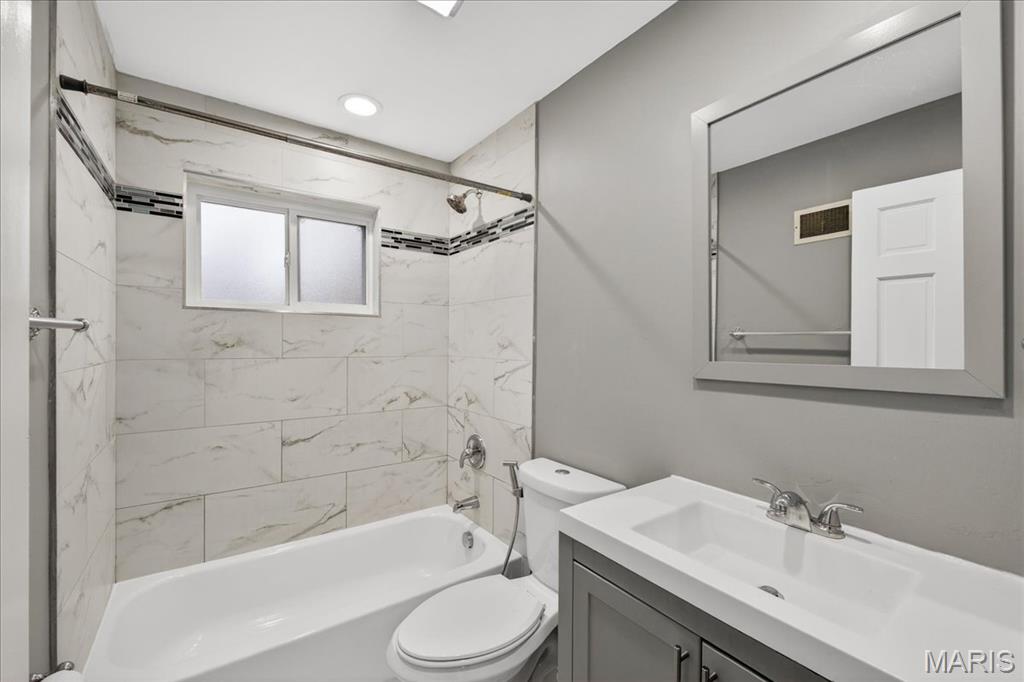 212 Lakeside Drive Ballwin, MO 63021 - Photo 13 of 28