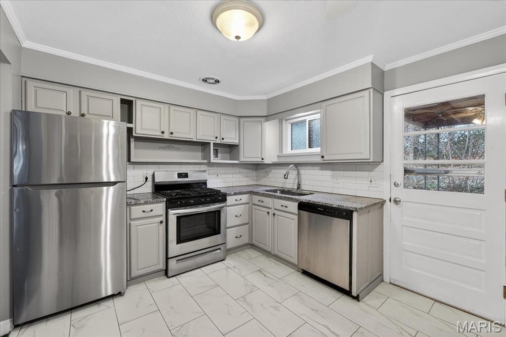 212 Lakeside Drive Ballwin, MO 63021 - Photo 9 of 28