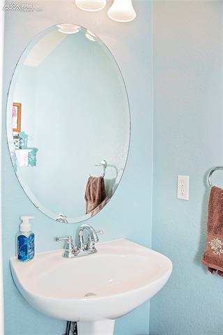 654 Struthers Ranch Road Colorado Springs, CO 80921 - Photo 9 of 35 main level powder room