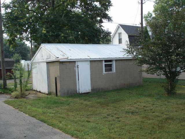 422 Clinton Street Circleville, OH 43113 - Photo 2 of 2