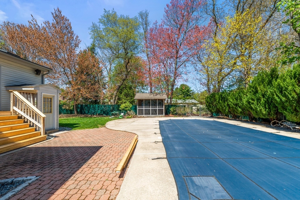 8 Island Road Franklin, MA 02038 - Photo 11 of 42 Gallery Image 11
