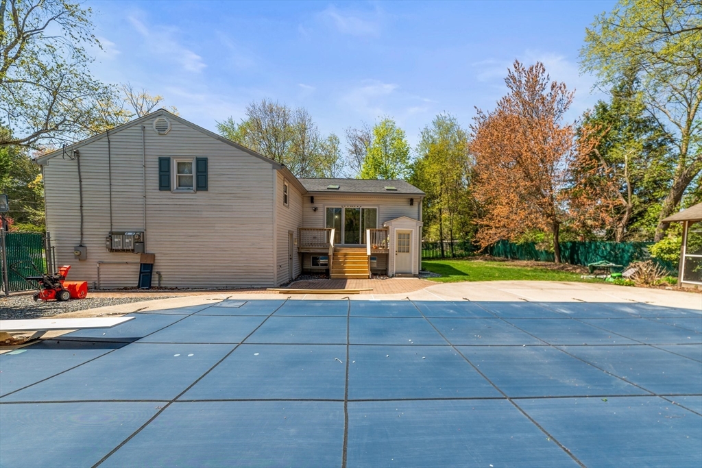 8 Island Road Franklin, MA 02038 - Photo 12 of 42 Gallery Image 12