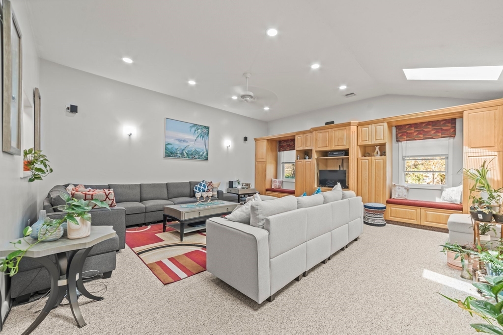 8 Island Road Franklin, MA 02038 - Photo 16 of 42 Gallery Image 16