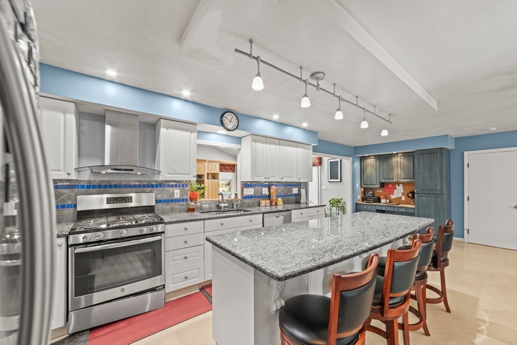 8 Island Road Franklin, MA 02038 - Photo 19 of 42 Gallery Image 19