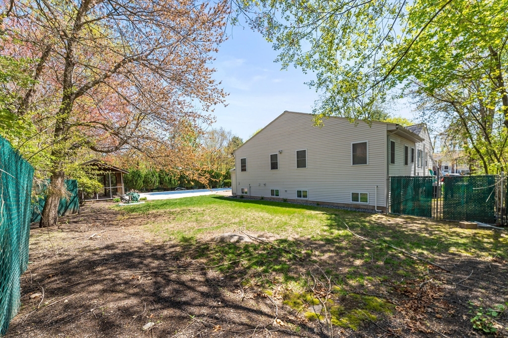 8 Island Road Franklin, MA 02038 - Photo 10 of 42 Gallery Image 10