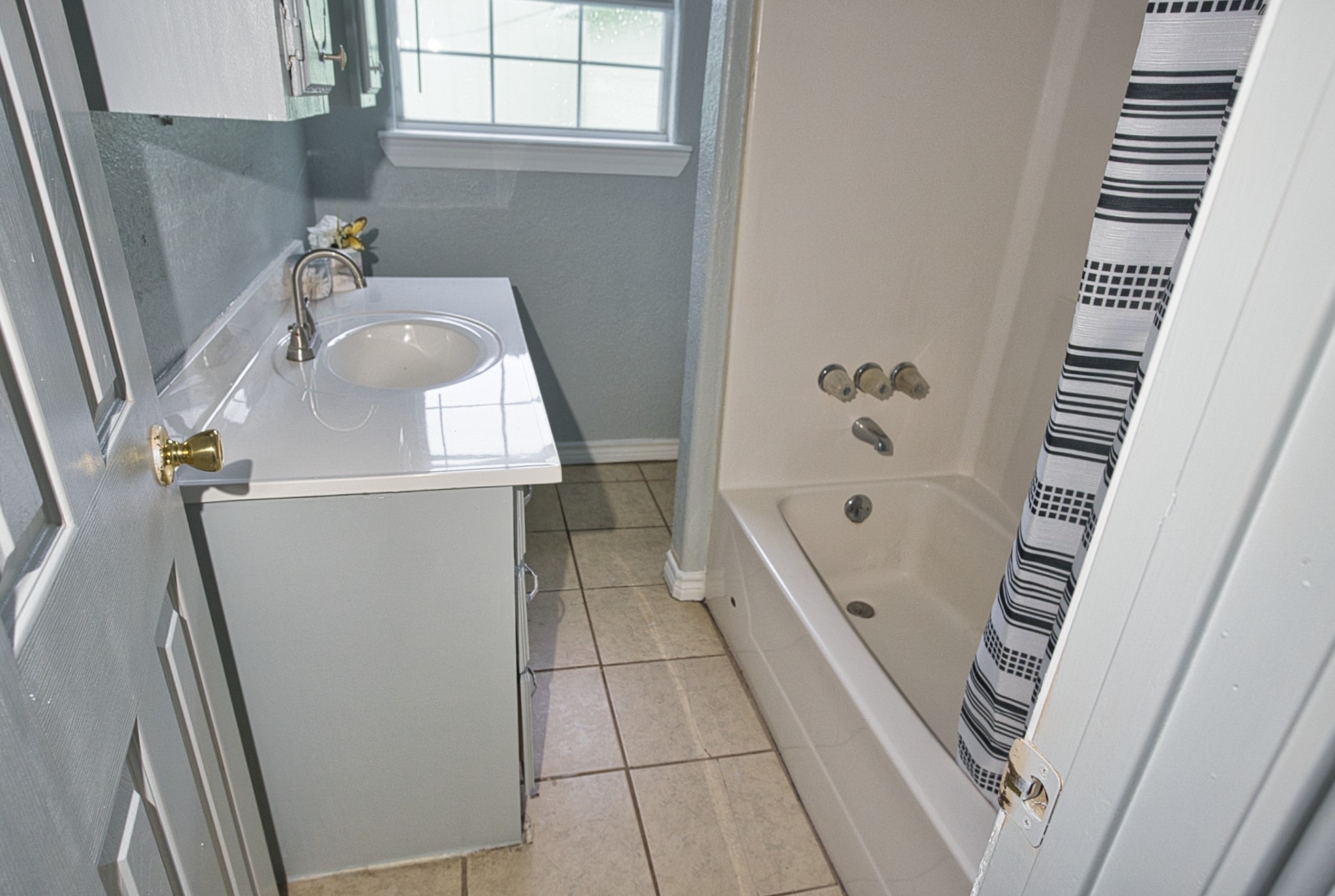 1619 West 8th Street Freeport, TX 77541 - Photo 25 of 35 Hall bath