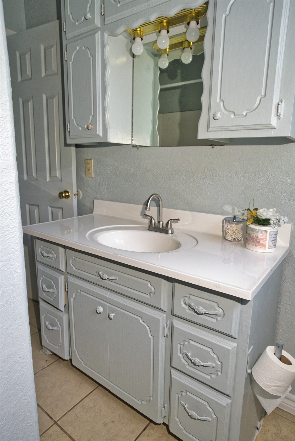 1619 West 8th Street Freeport, TX 77541 - Photo 27 of 35 Hall bath