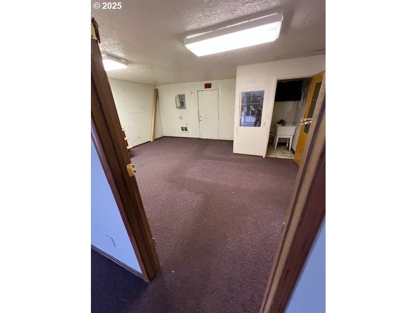 8325 Southeast Division Street Portland, OR 97216 - Photo 15 of 44