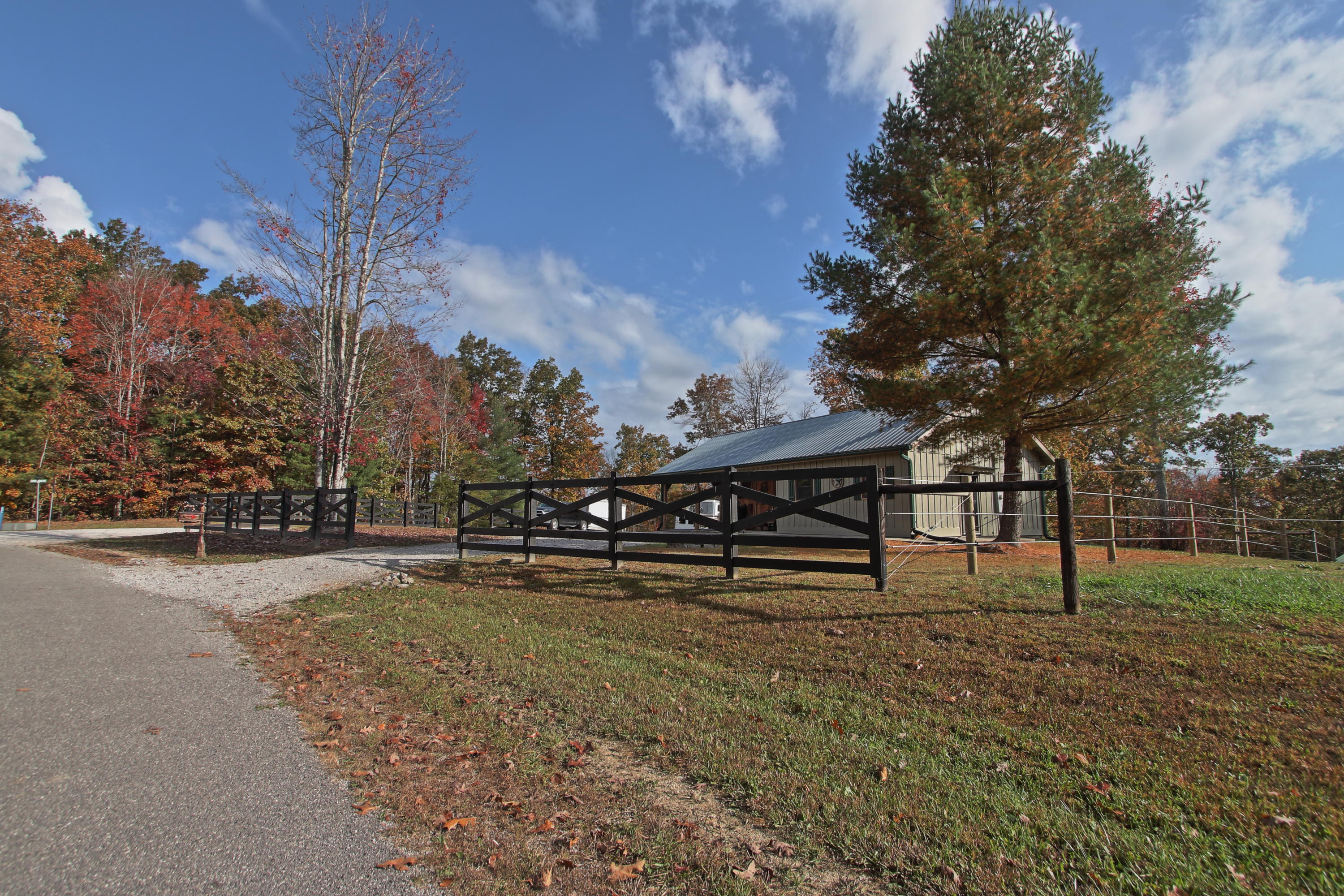 262 Briar Point Road Allardt, TN 38504 - Photo 3 of 26 s7