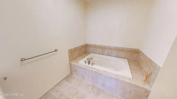 $3,200 | 112 Regency Court, Unit 112, Morganville, NJ 07751