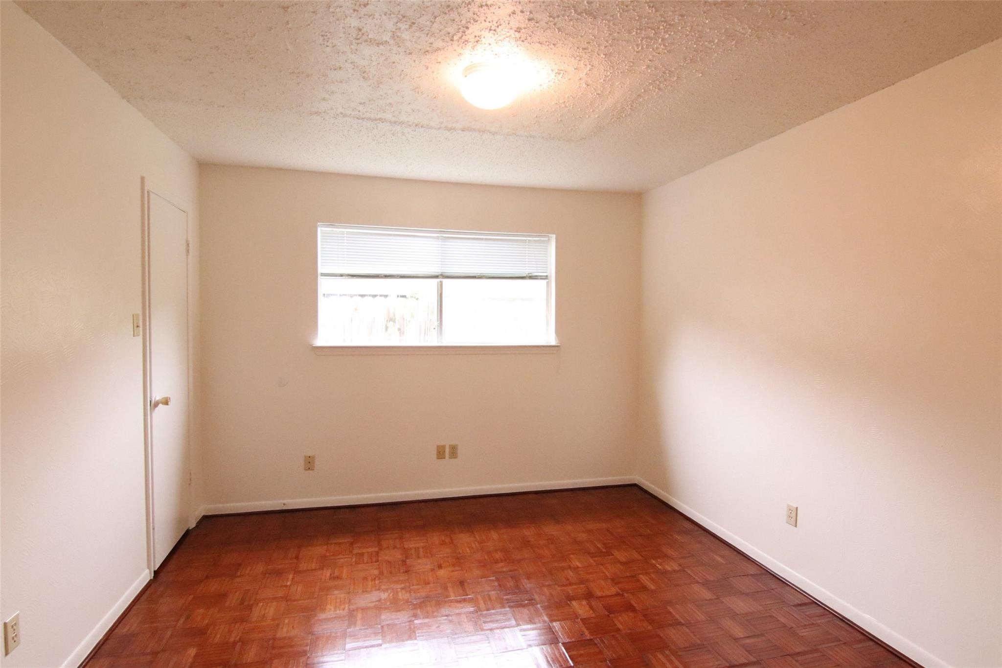 4231 Yupon Ridge Drive Houston, TX 77072 - Photo 14 of 18 an empty room with a window