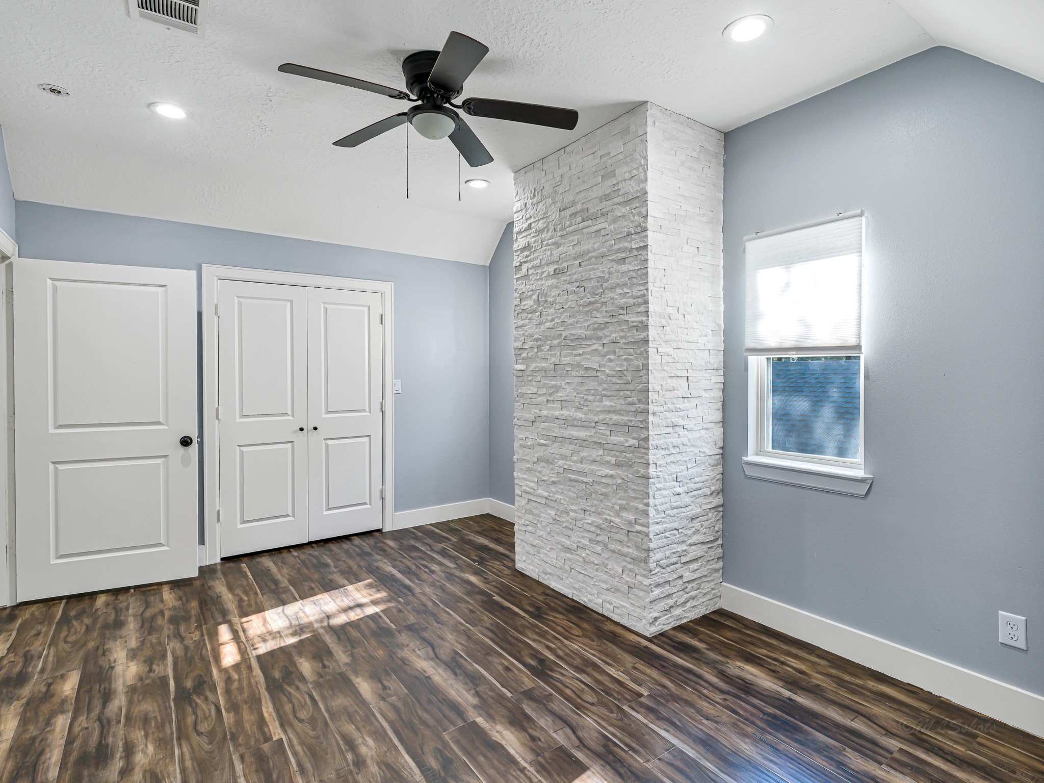 18117 FM 762 Road Needville, TX 77461 - Photo 24 of 37 a view of an empty room with a window