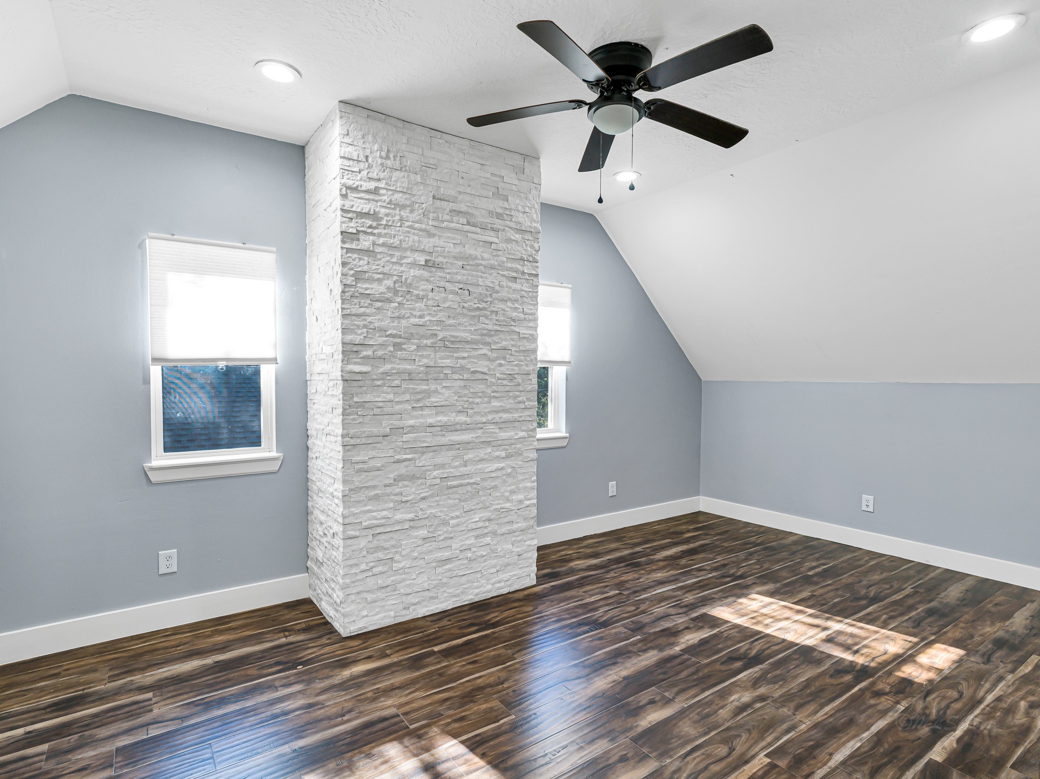 18117 FM 762 Road Needville, TX 77461 - Photo 25 of 37 a view of an empty room with a window