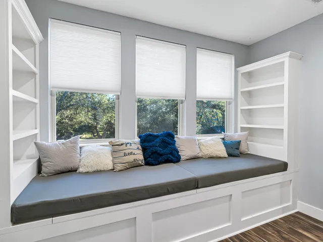 a view of sitting area with large window