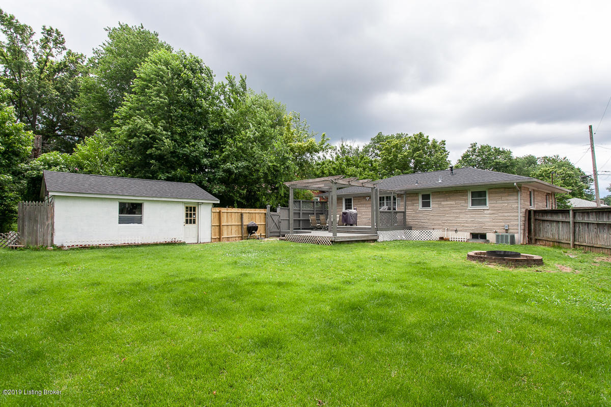 6331 Hunters Grove Road Louisville, KY 40216 - Photo 35 of 41 Detached garage