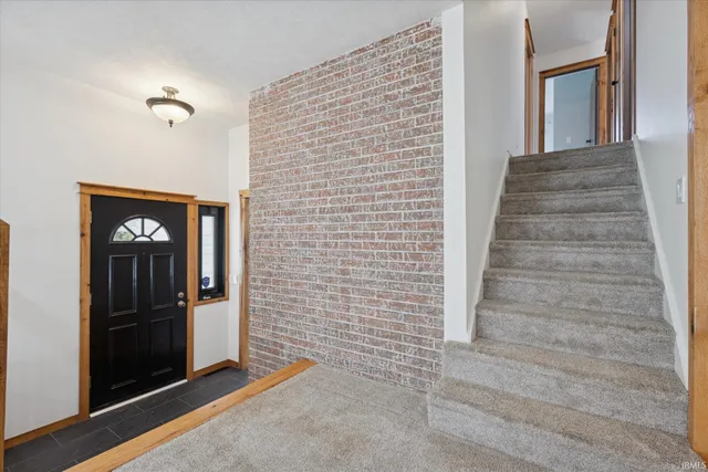 $425,000 | 57655 County Road 18, Goshen, IN 46528