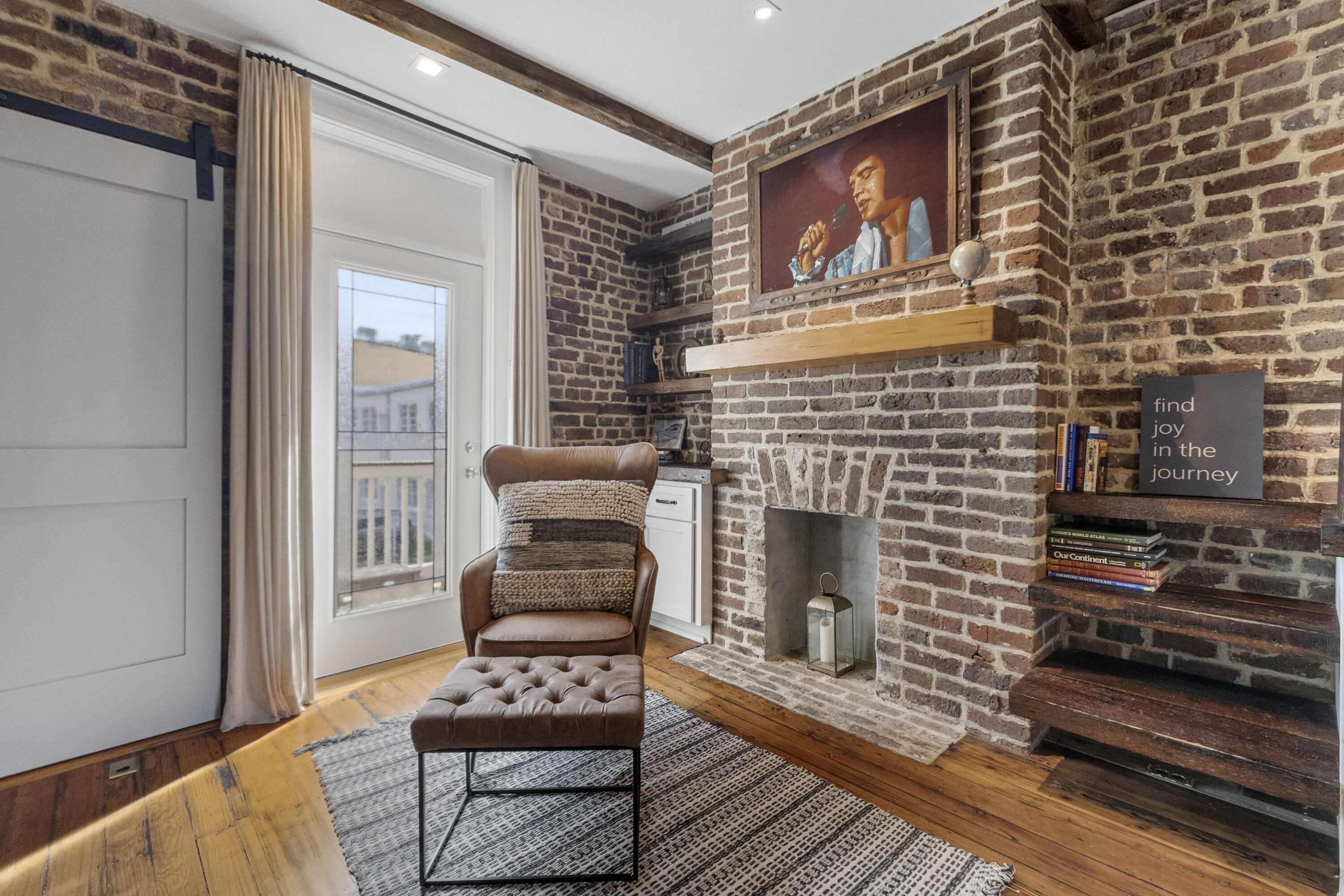 32 State Street Charleston, SC 29401 - Photo 22 of 48 Primary Sitting Area w/Balcony