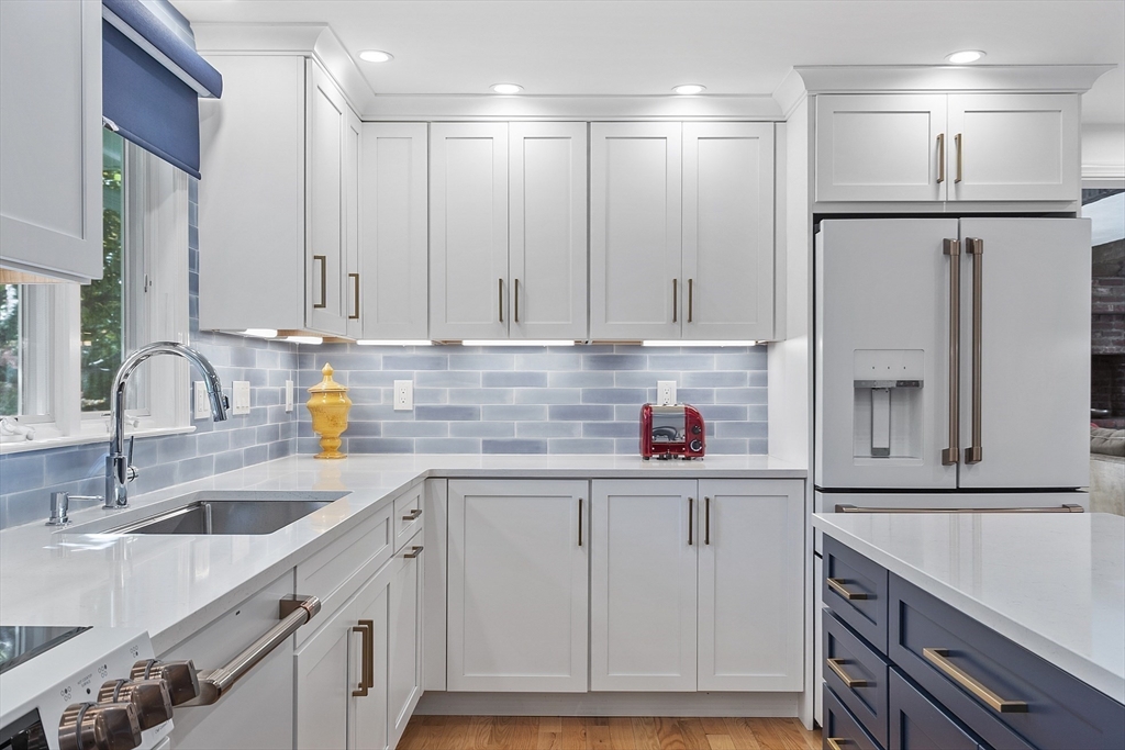 41 West Parish Drive Andover, MA 01810 - Photo 7 of 42