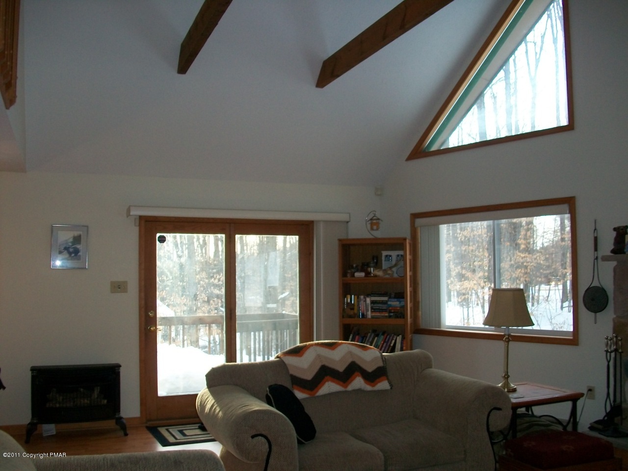 113 King Arthur Road Blakeslee, PA 18610 - Photo 3 of 19 Great room