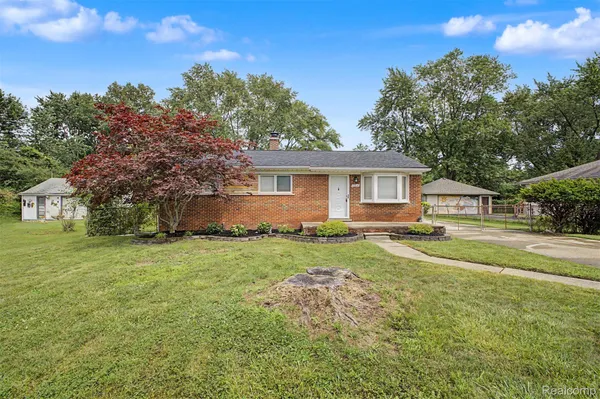 $299,900 | 15516 Green Ln Avenue, Livonia, MI 48154