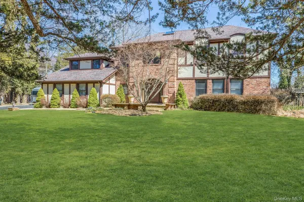 $1,500,000 | 6 Ashleigh Drive, St. James, NY 11780