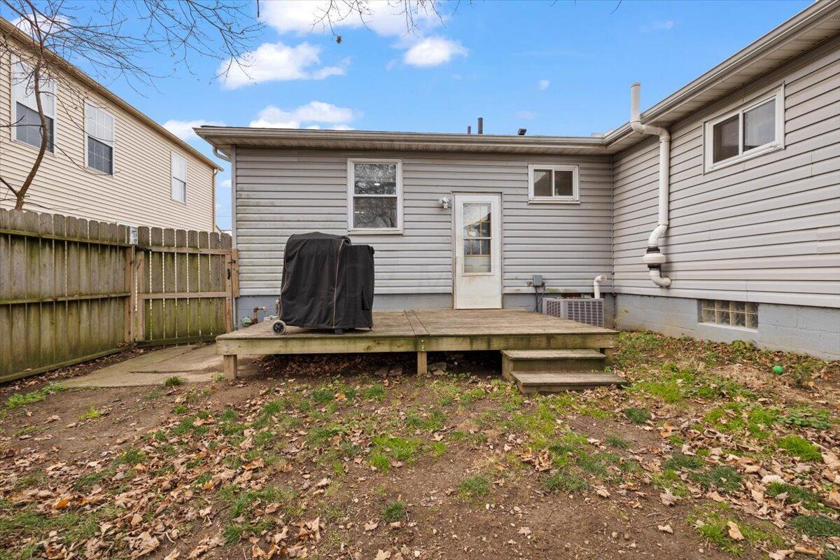 6393 Summit Road Southwest Pataskala, OH 43062 - Photo 23 of 30 Back Deck