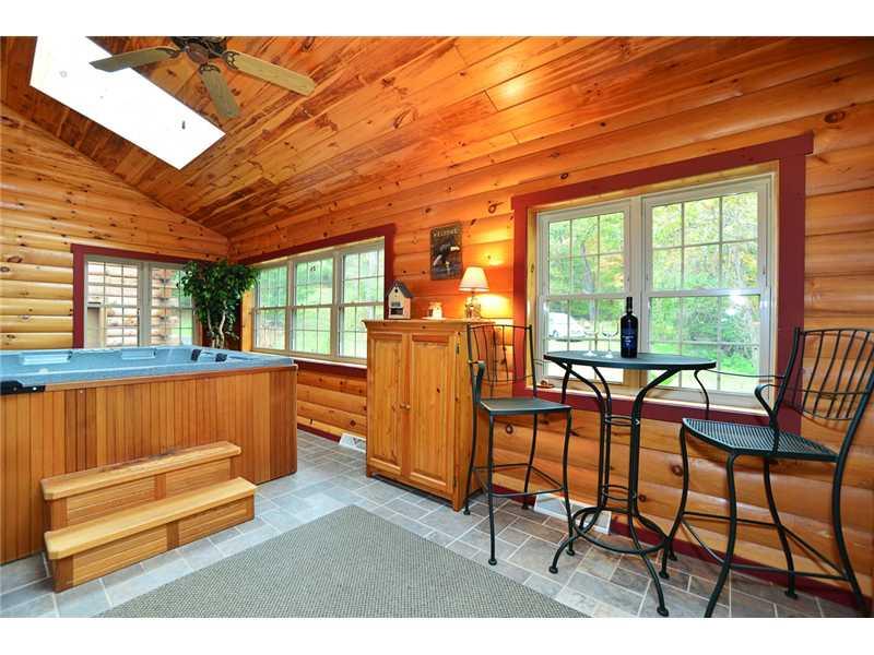 1454 Anderson Road Pittsburgh, PA 15209 - Photo 24 of 25 Sunroom.