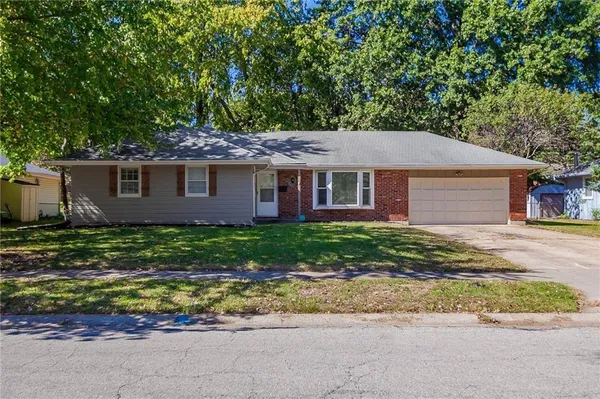 $250,000 | 909 Northwest Range Street, Blue Springs, MO 64015