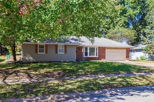 $250,000 | 909 Northwest Range Street, Blue Springs, MO 64015