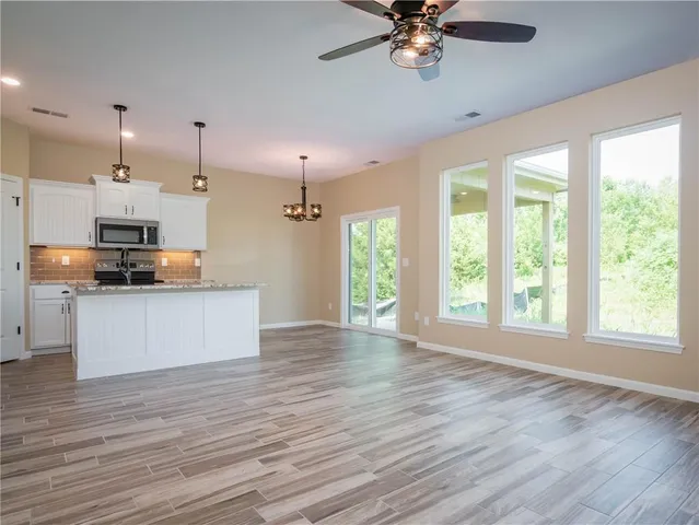 $399,900 | 900 North White Oaks Lane, Oak Grove, MO 64075