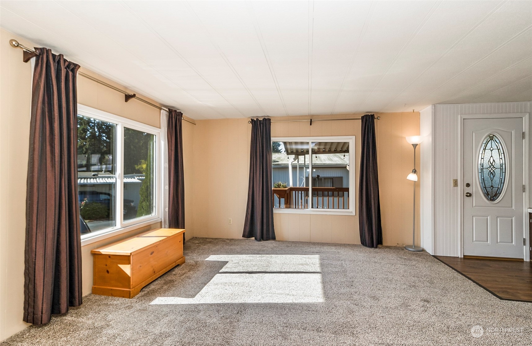 11622 Silver Lake Road, Unit 101 Everett, WA 98208 - Photo 19 of 40 a bathroom with a tub shower and mirror