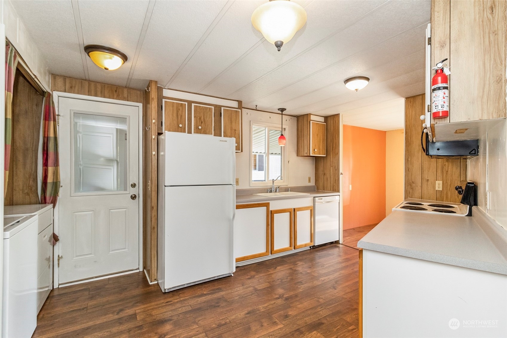 11622 Silver Lake Road, Unit 101 Everett, WA 98208 - Photo 29 of 40 a kitchen with granite countertop a refrigerator a sink and dishwasher