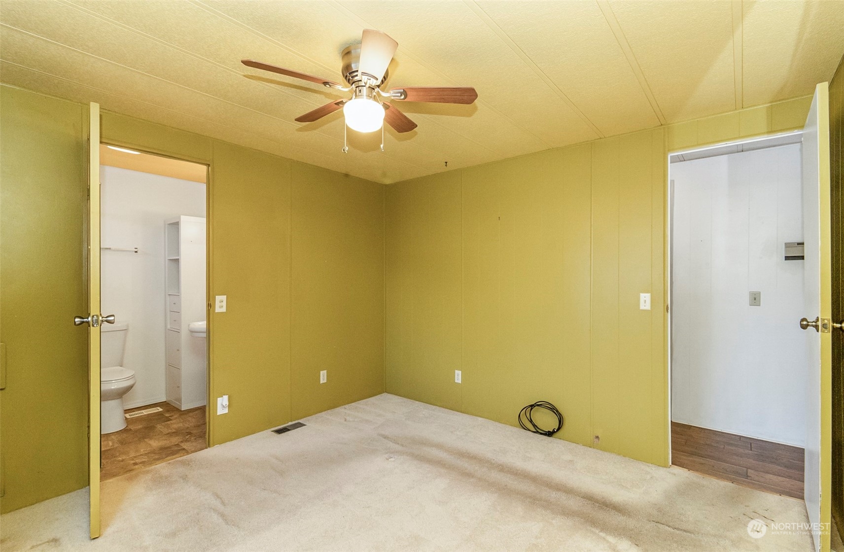 11622 Silver Lake Road, Unit 101 Everett, WA 98208 - Photo 30 of 40 a view of a livingroom with a chandelier fan and a bathroom