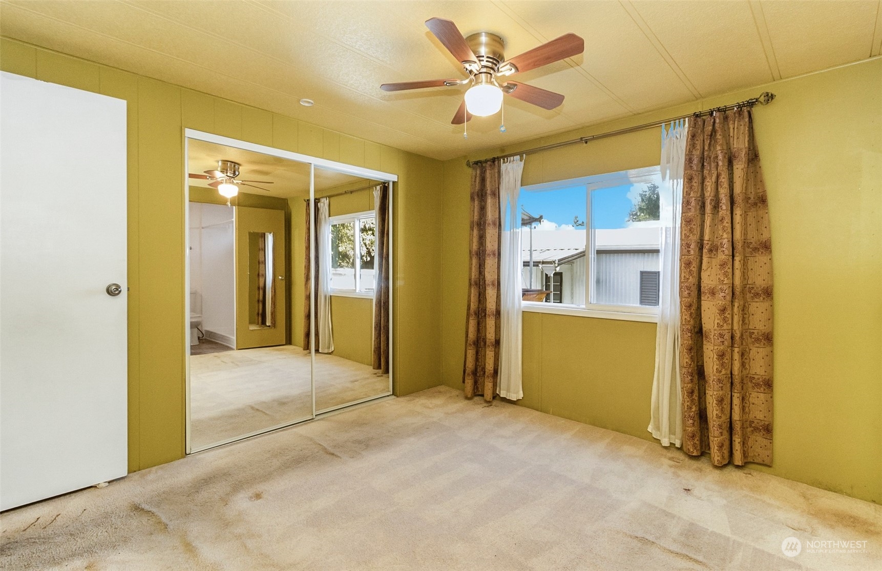11622 Silver Lake Road, Unit 101 Everett, WA 98208 - Photo 38 of 40 a view of a hallway with a furniture