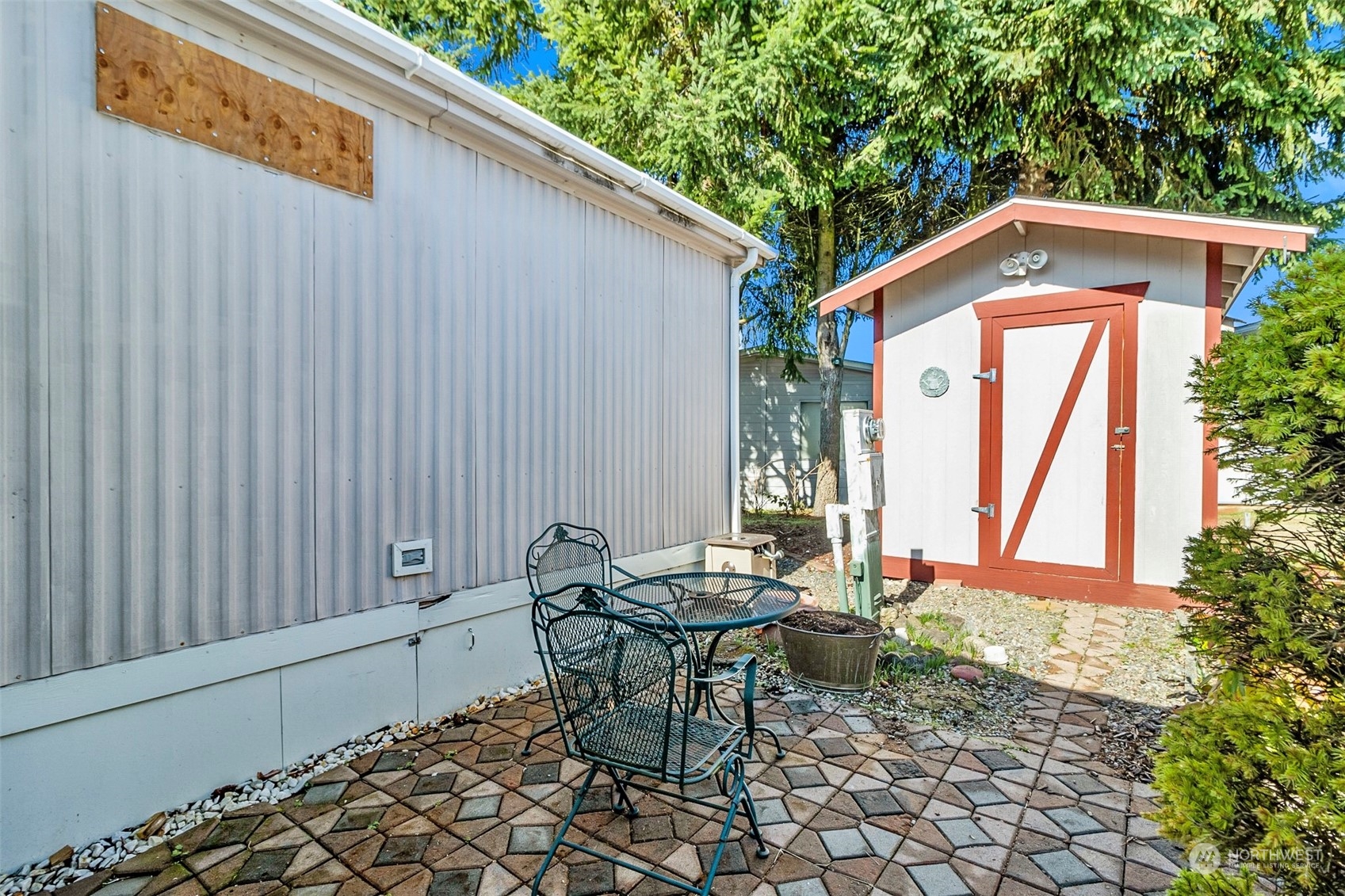 11622 Silver Lake Road, Unit 101 Everett, WA 98208 - Photo 10 of 40 a backyard of a house with table and chairs
