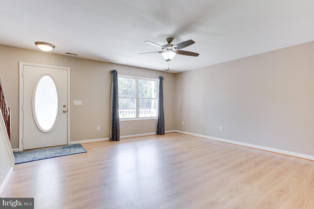 1642 Hilltop Road Edgewater, MD 21037 - Photo 15 of 34 Step in , just cleaned professionally !