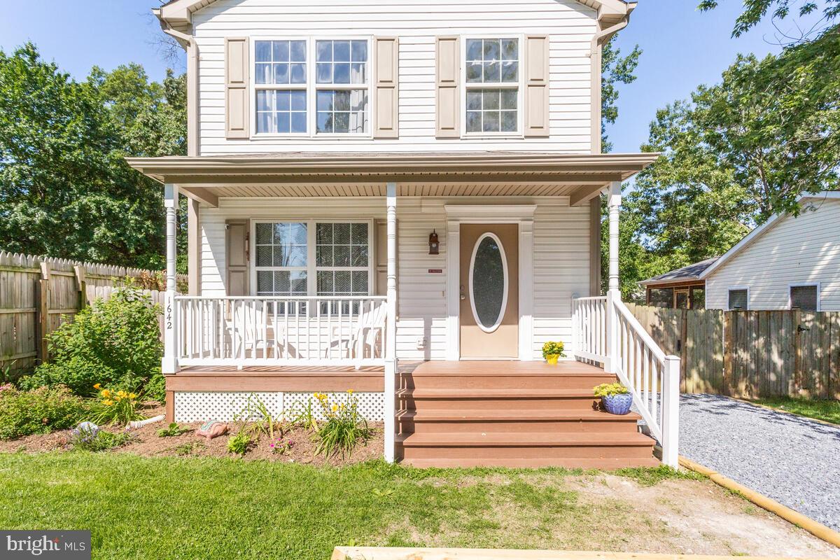 1642 Hilltop Road Edgewater, MD 21037 - Photo 4 of 34 Cute as a button with 1 primary 2 beds 2.5 baths