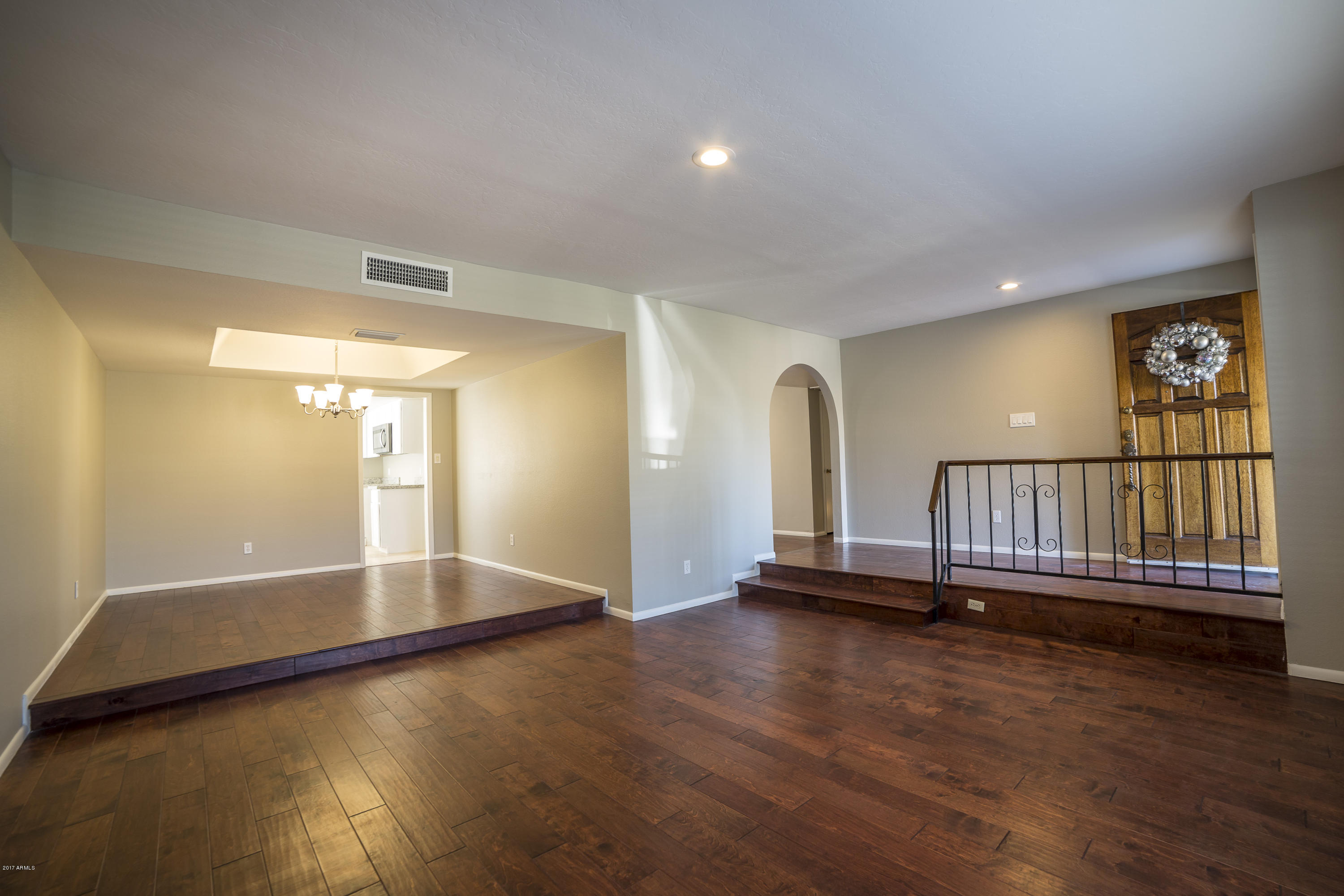 3337 East Las Rocas Drive Phoenix, AZ 85028 - Photo 3 of 27 Living Room