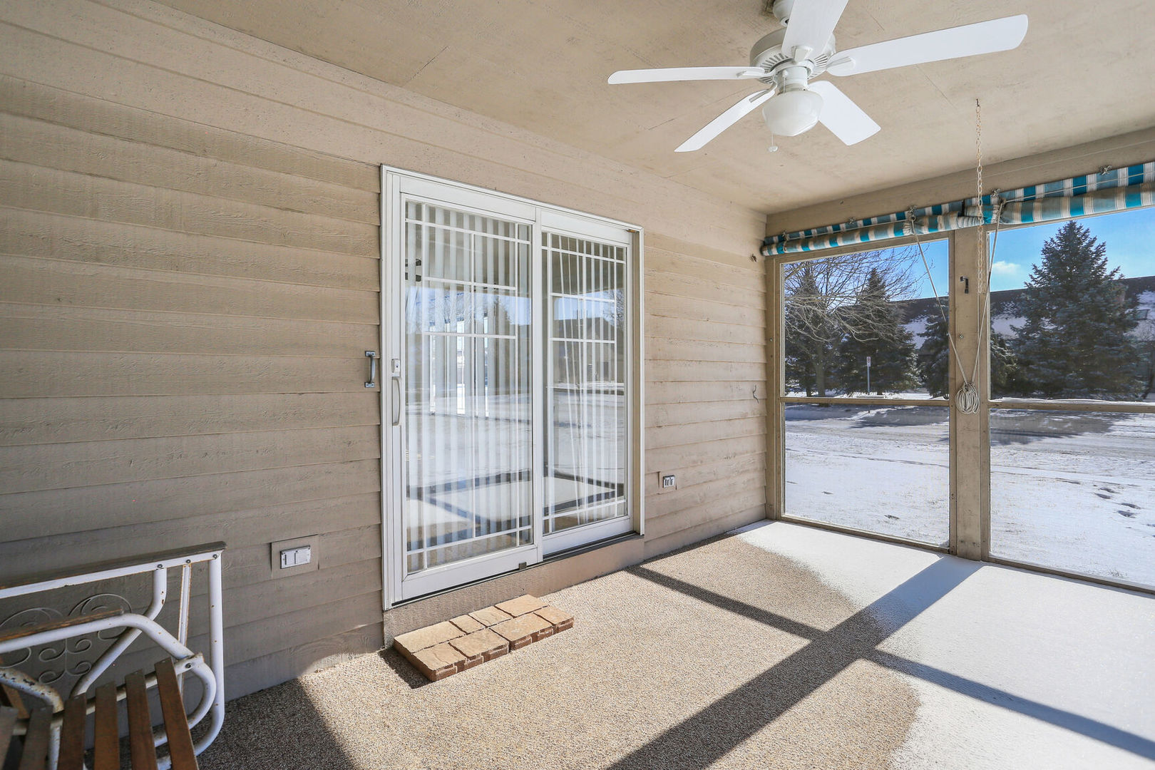 1731 Lakeside Drive, Unit B Champaign, IL 61821 - Photo 16 of 21 a view of a hallway with windows