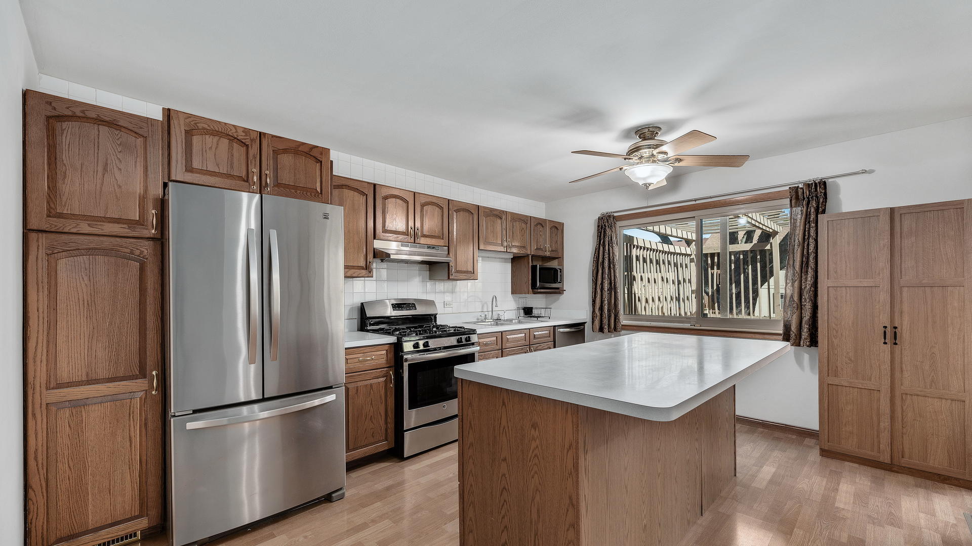 792 Oregon Trail Roselle, IL 60172 - Photo 2 of 19 a kitchen with stainless steel appliances a refrigerator a stove a sink and a refrigerator