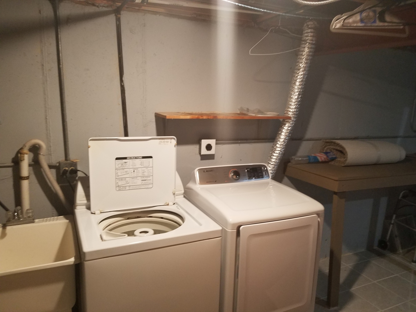 792 Oregon Trail Roselle, IL 60172 - Photo 17 of 19 a utility room with dryer and washer