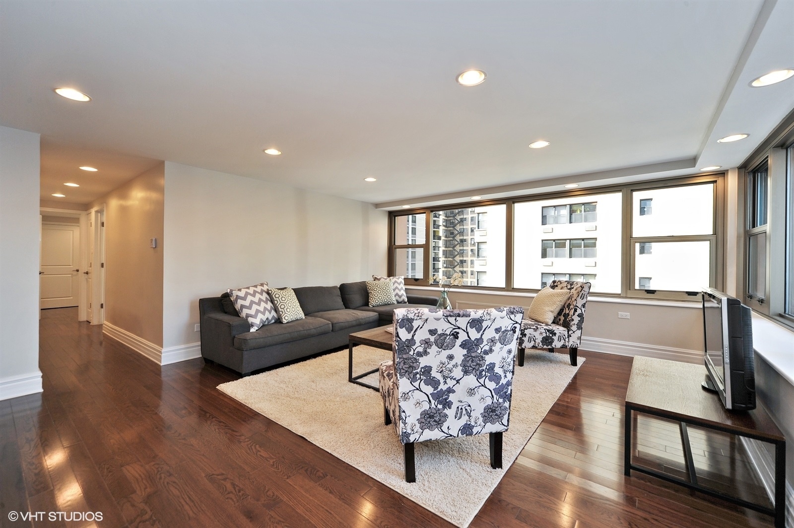 247 East Chestnut Street, Unit 602 Chicago, IL 60611 - Photo 3 of 20