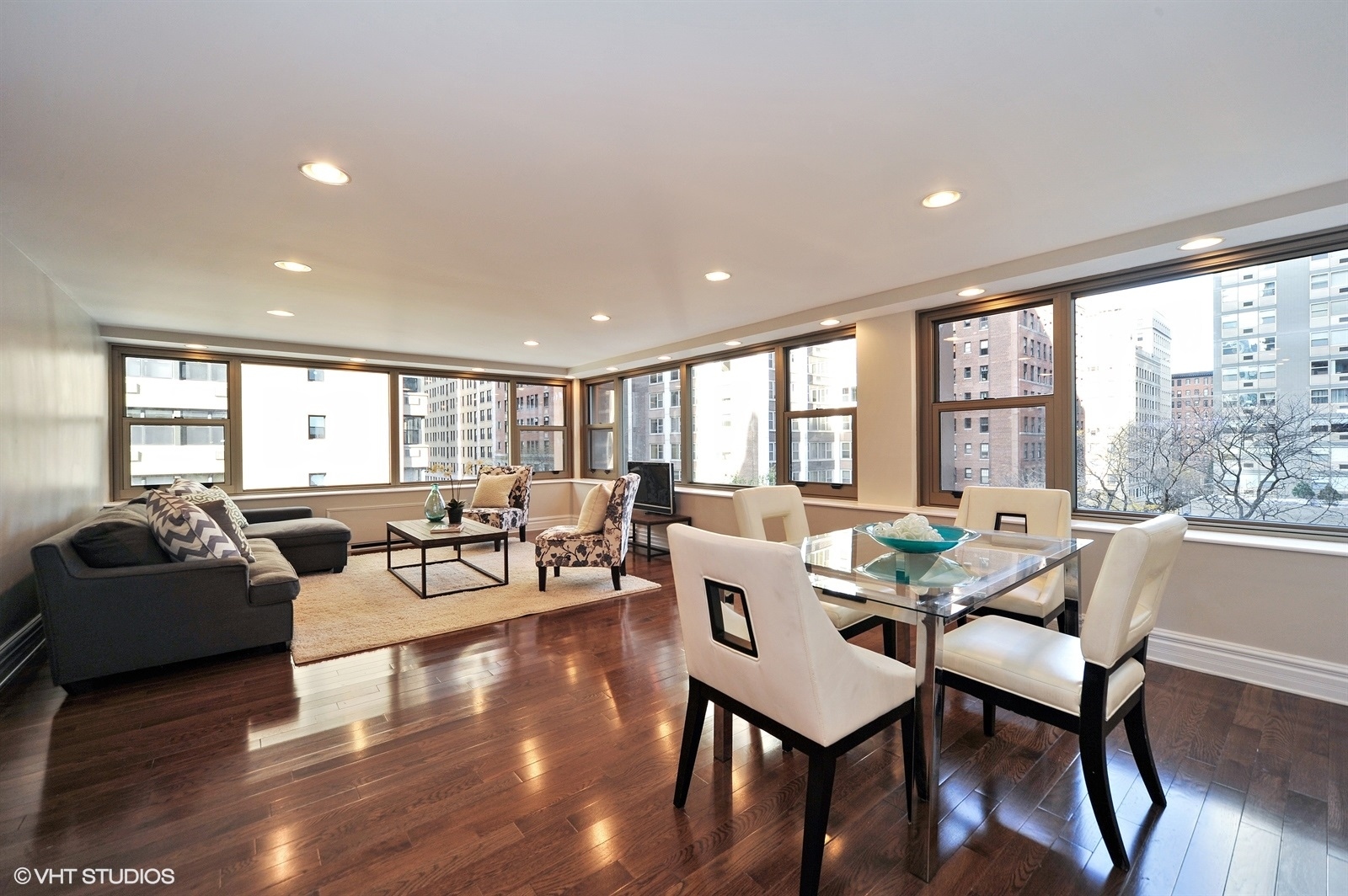 247 East Chestnut Street, Unit 602 Chicago, IL 60611 - Photo 4 of 20