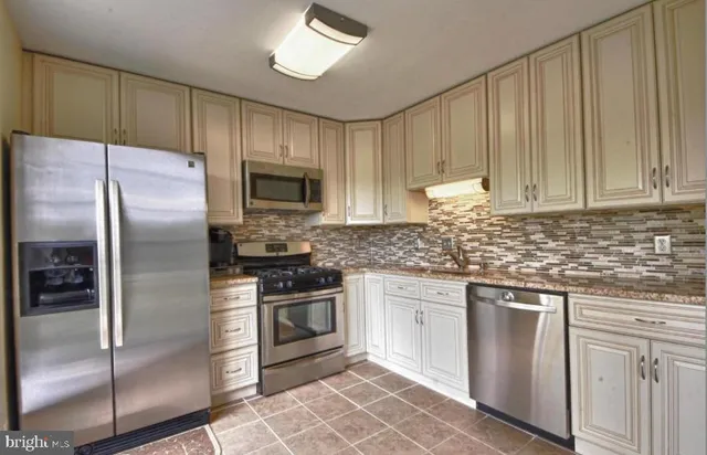 $2,500 | 9296 Cardinal Forest Lane, Unit 302, Lorton, VA 22079