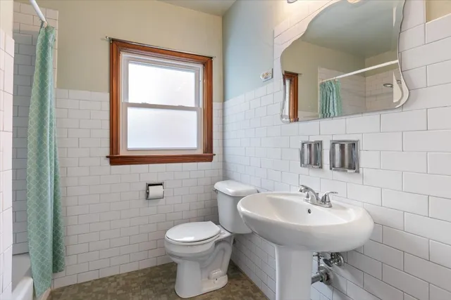 $3,000 | 9108 South Utica Avenue, Evergreen Park, IL 60805