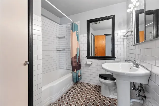 $3,000 | 9108 South Utica Avenue, Evergreen Park, IL 60805